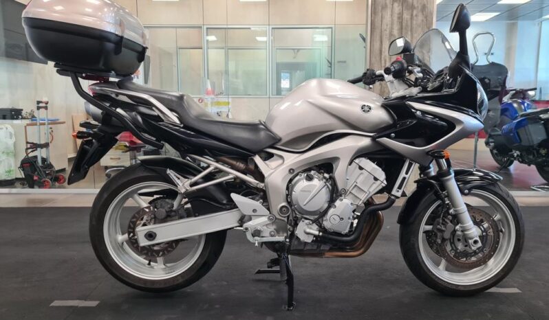 YAMAHA FAZER FZ6 pieno