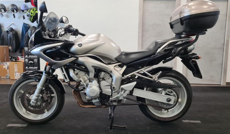 YAMAHA FAZER FZ6 pieno