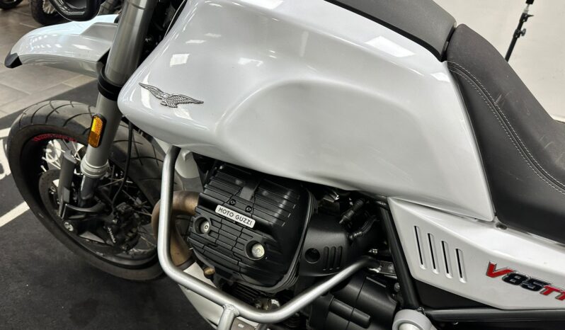 MOTO GUZZI V85TT pieno