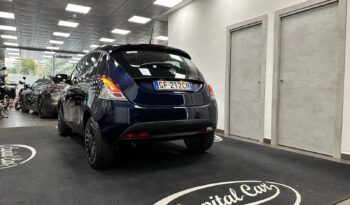 LANCIA YPSILON 1.0HYBRID SILVER pieno