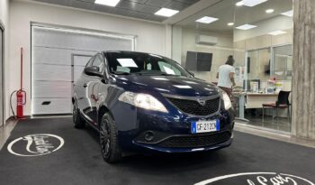 LANCIA YPSILON 1.0HYBRID SILVER pieno