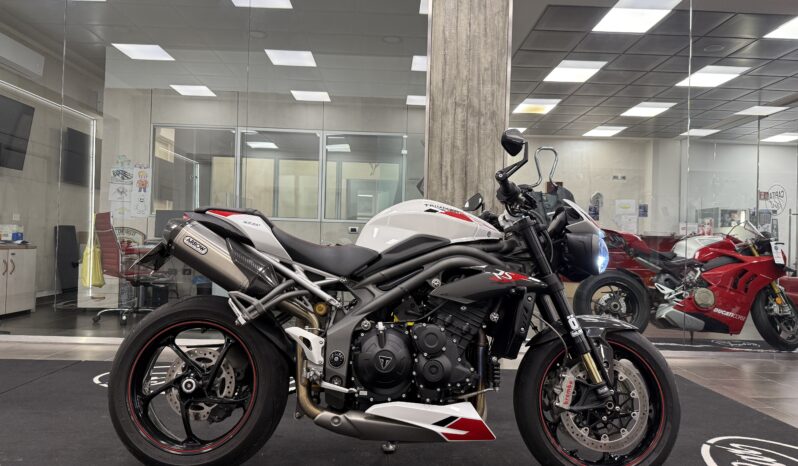 TRIUMPH STREET TRIPLE RS pieno