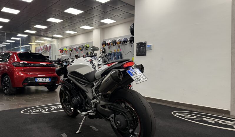 TRIUMPH STREET TRIPLE RS pieno