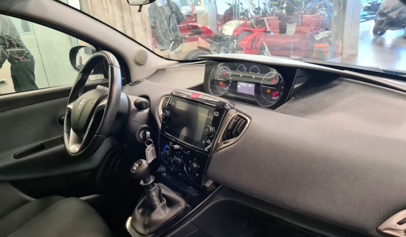 LANCIA YPSILON 1.0HYBRID pieno