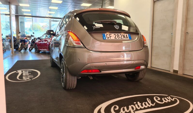 LANCIA YPSILON 1.0HYBRID pieno