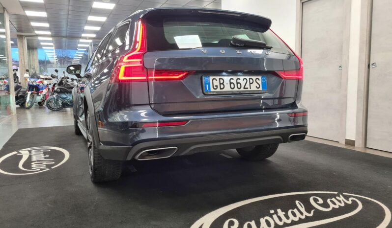 VOLVO V60 CROSS COUNTRY pieno