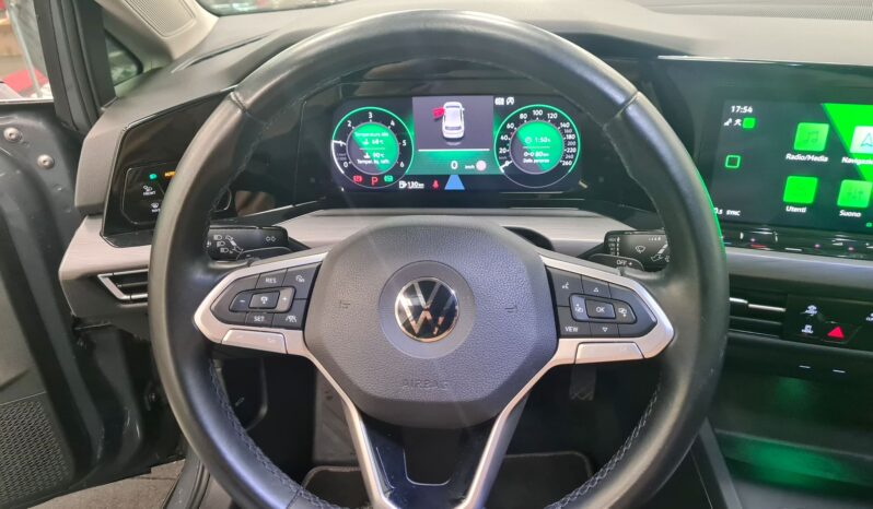 VOLKSWAGEN GOLF 8 STYLE pieno